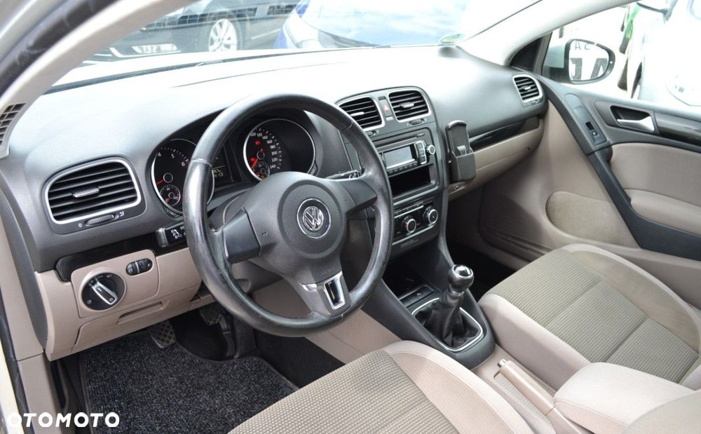 Volkswagen Golf - 22