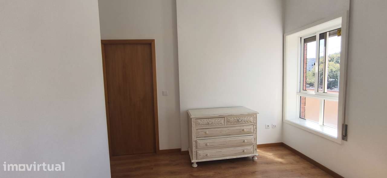 T0 remodelado e mobilado no centro de Vila Nova de Famalicão - Grande imagem: 5/6