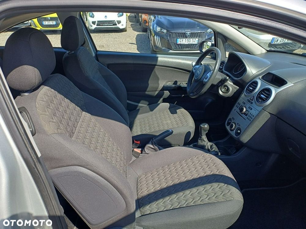 Opel Corsa 1.4 16V Edition - 11