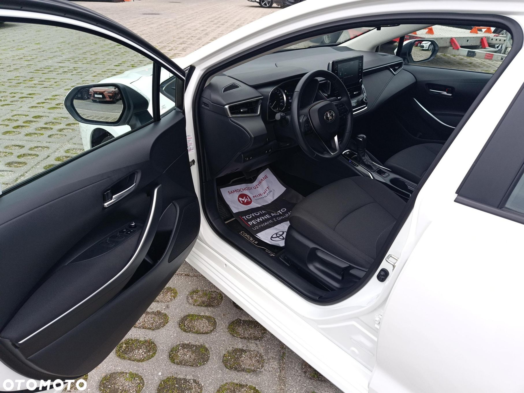 Toyota Corolla 1.8 Hybrid Comfort - 24