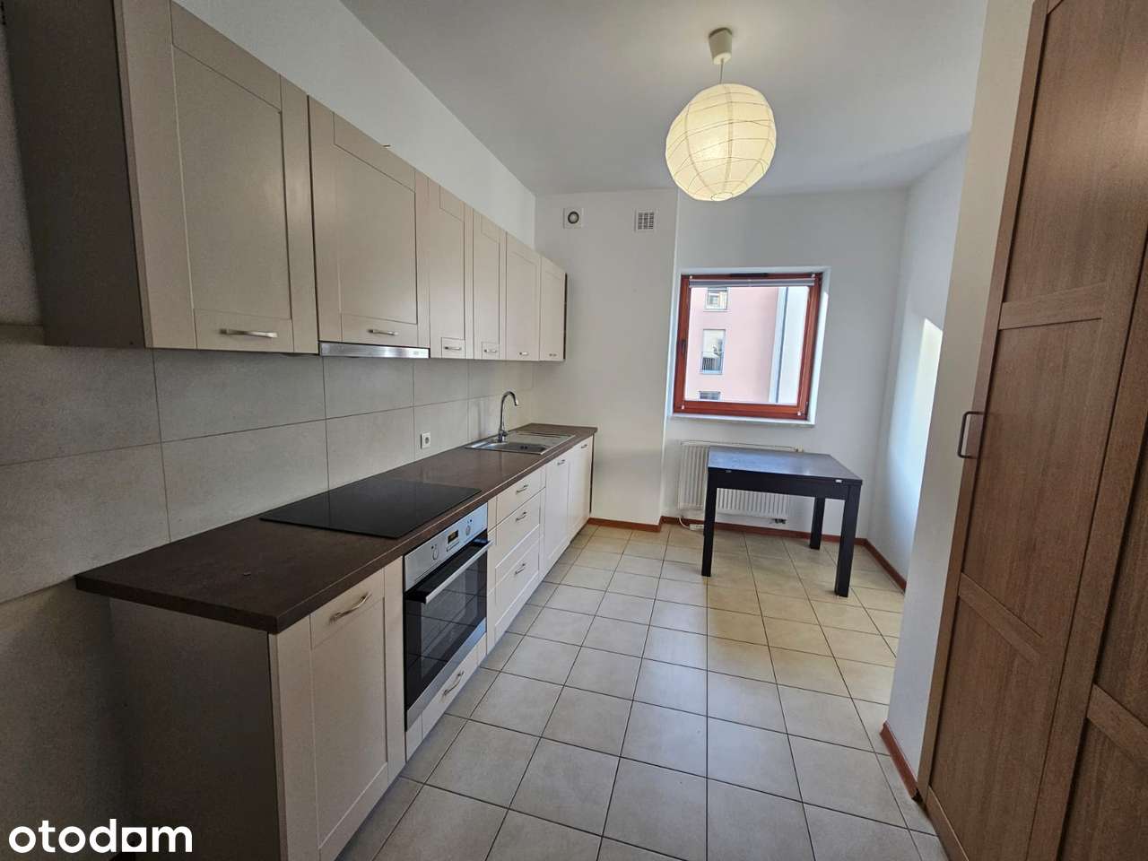 Komfortowe 2 pokoje, z oddzielną kuchnią, balkon, winda, miejsce park.
