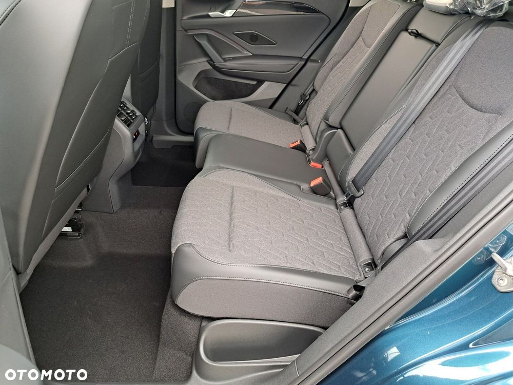 Volkswagen Tiguan - 11