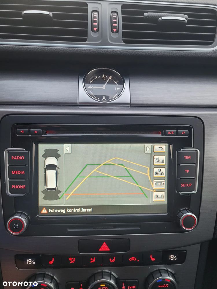 Volkswagen Passat 2.0 TDI BlueMotion Technology Highline - 18