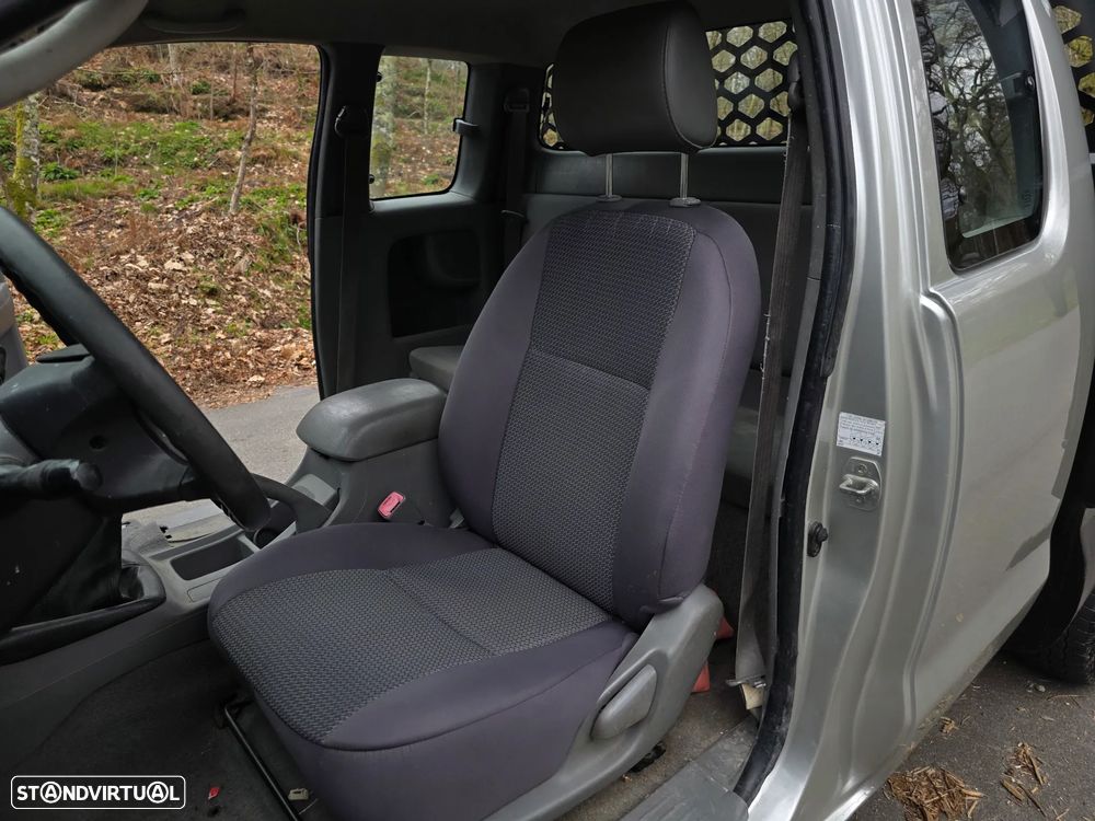 Toyota Hilux 4x4 Extra Cab Sol - 18