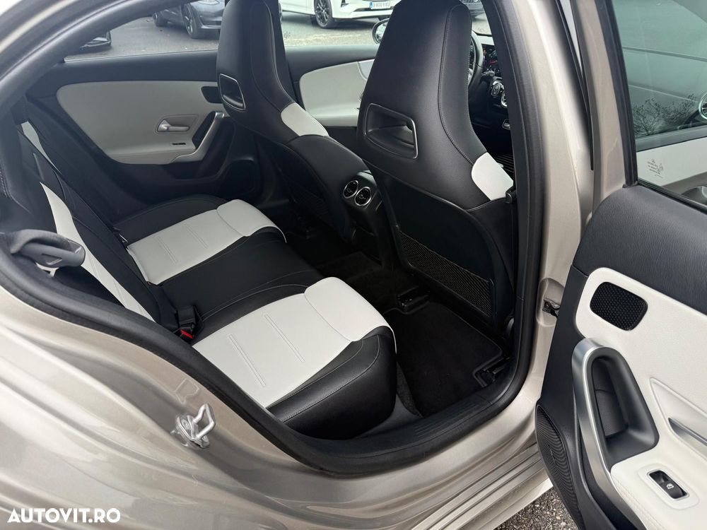 Mercedes-Benz A 180 7G-DCT AMG Line - 15