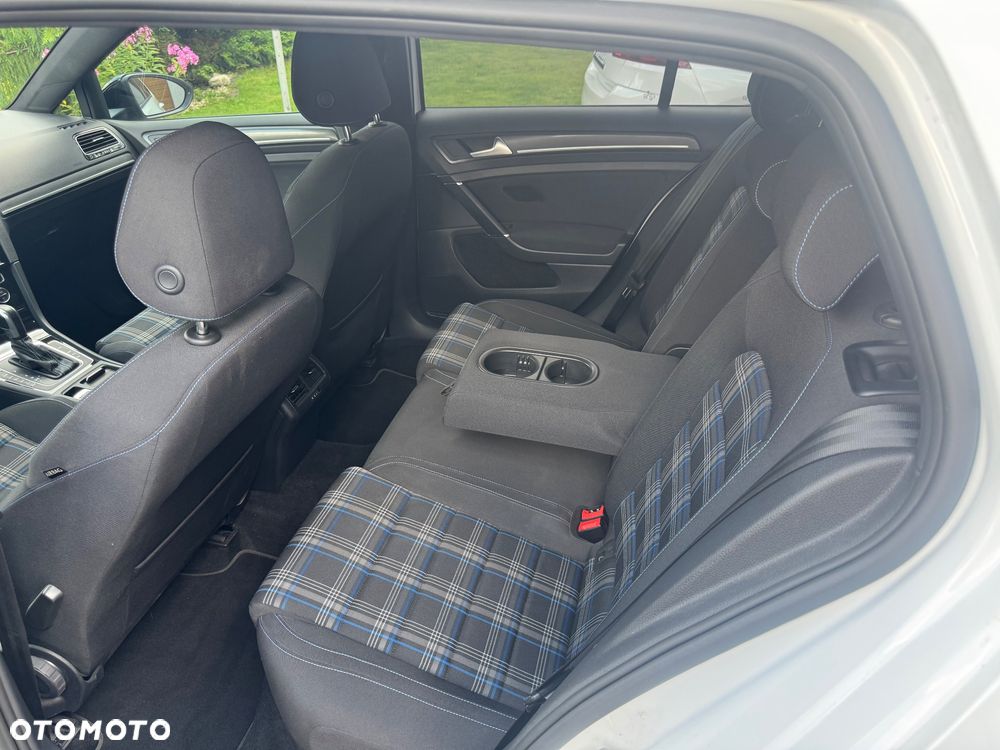 Volkswagen Golf - 12