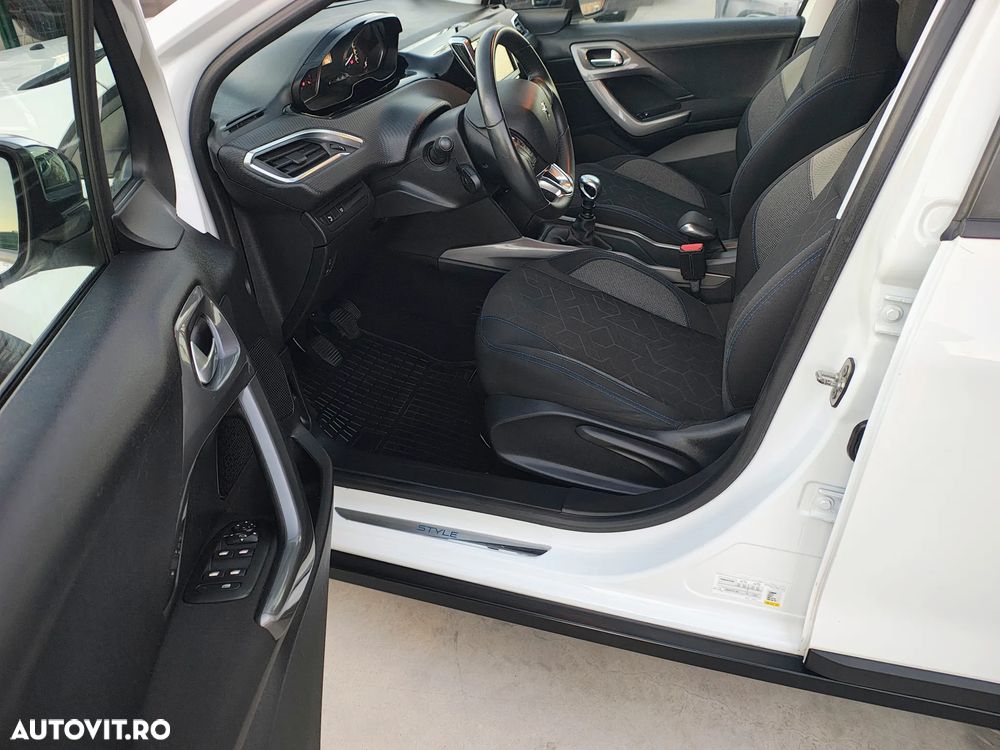 Peugeot 2008 PureTech 130 GPF Stop&Start Signature - 9