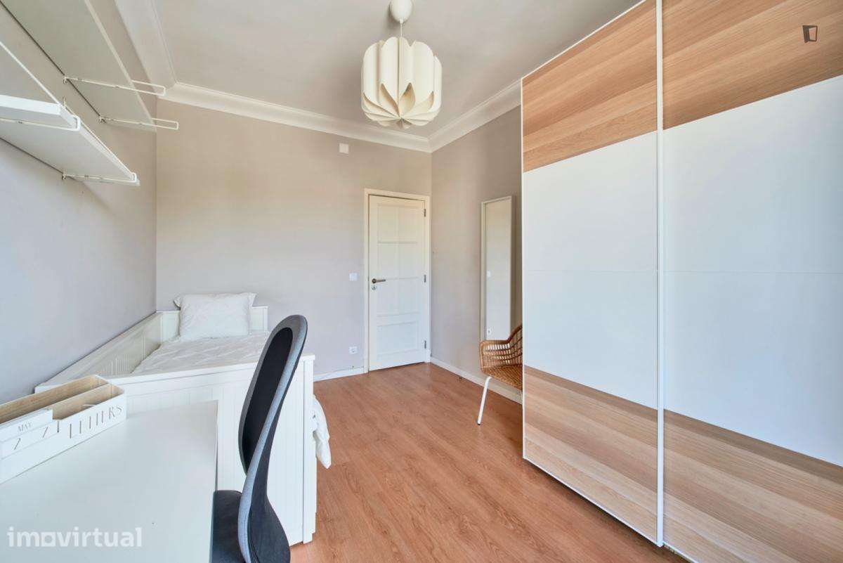 Quarto - localizado em Roma-Areeiro Lisbon - Grande imagem: 5/29