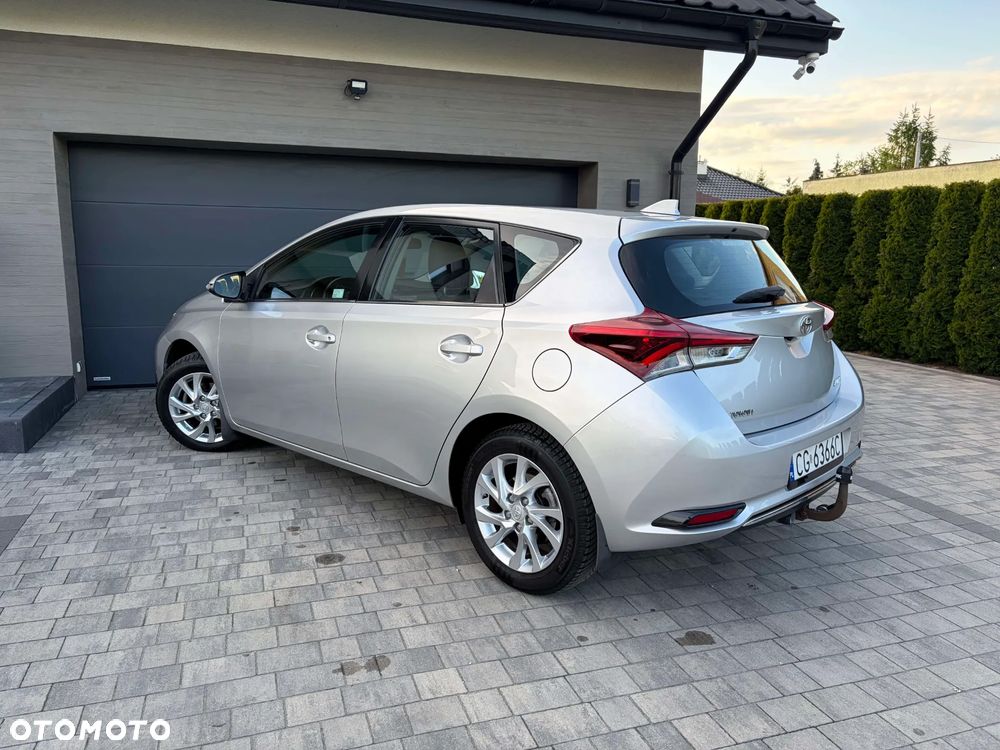 Toyota Auris 1.6 Premium - 8