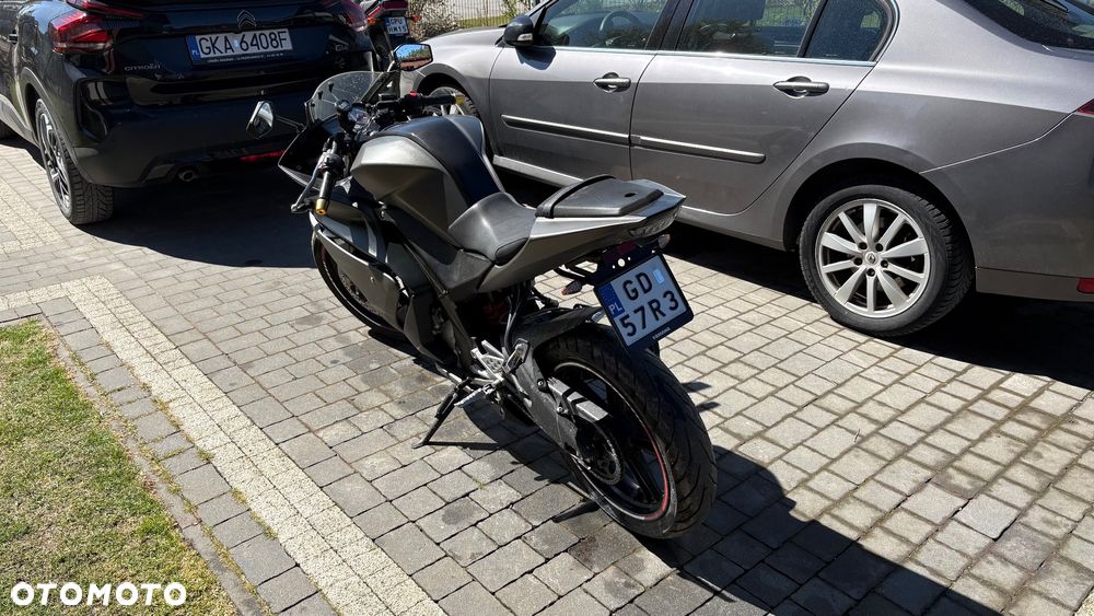 Yamaha YZF - 8