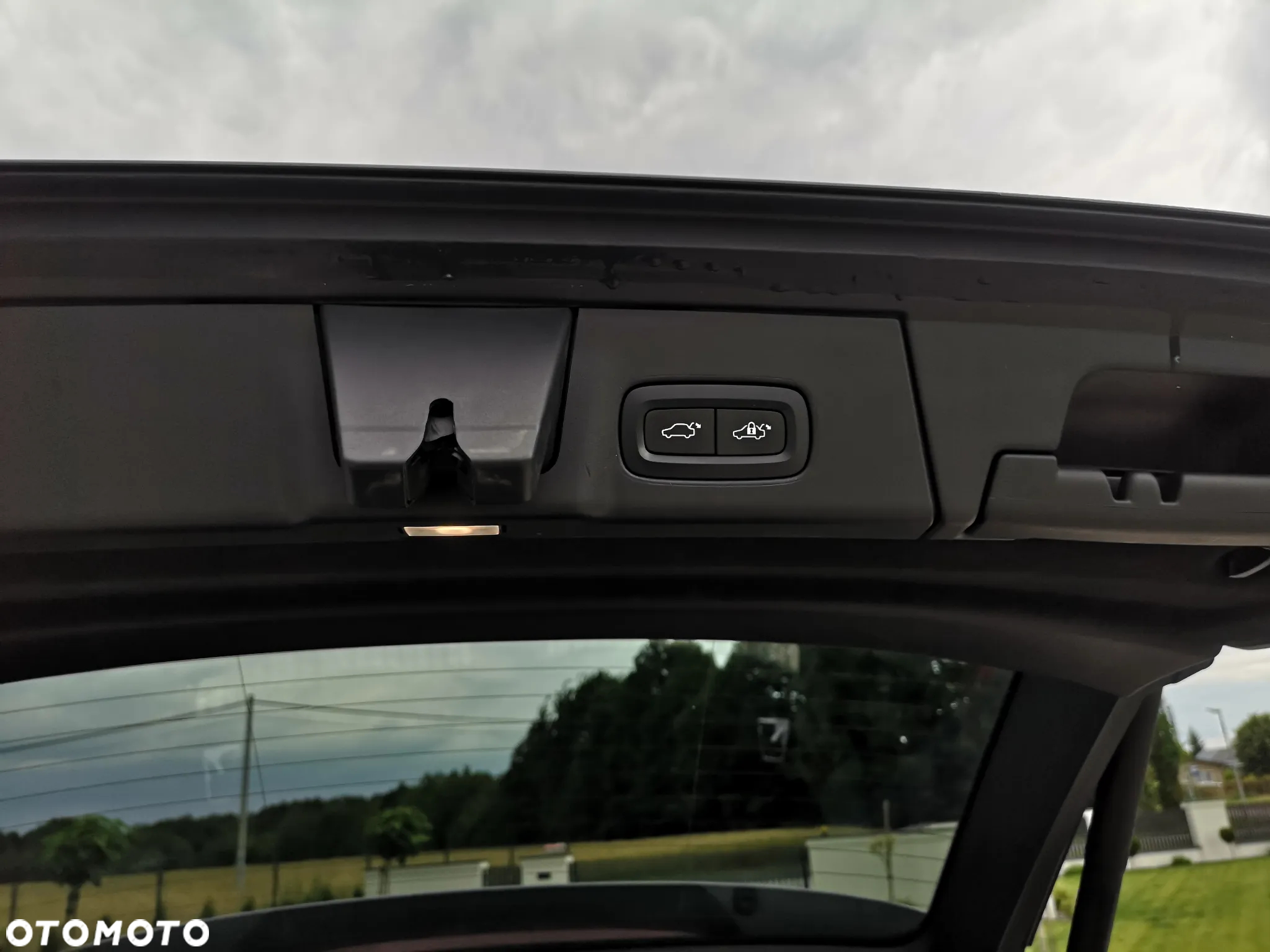 Volvo V90 D4 R-Design - 12