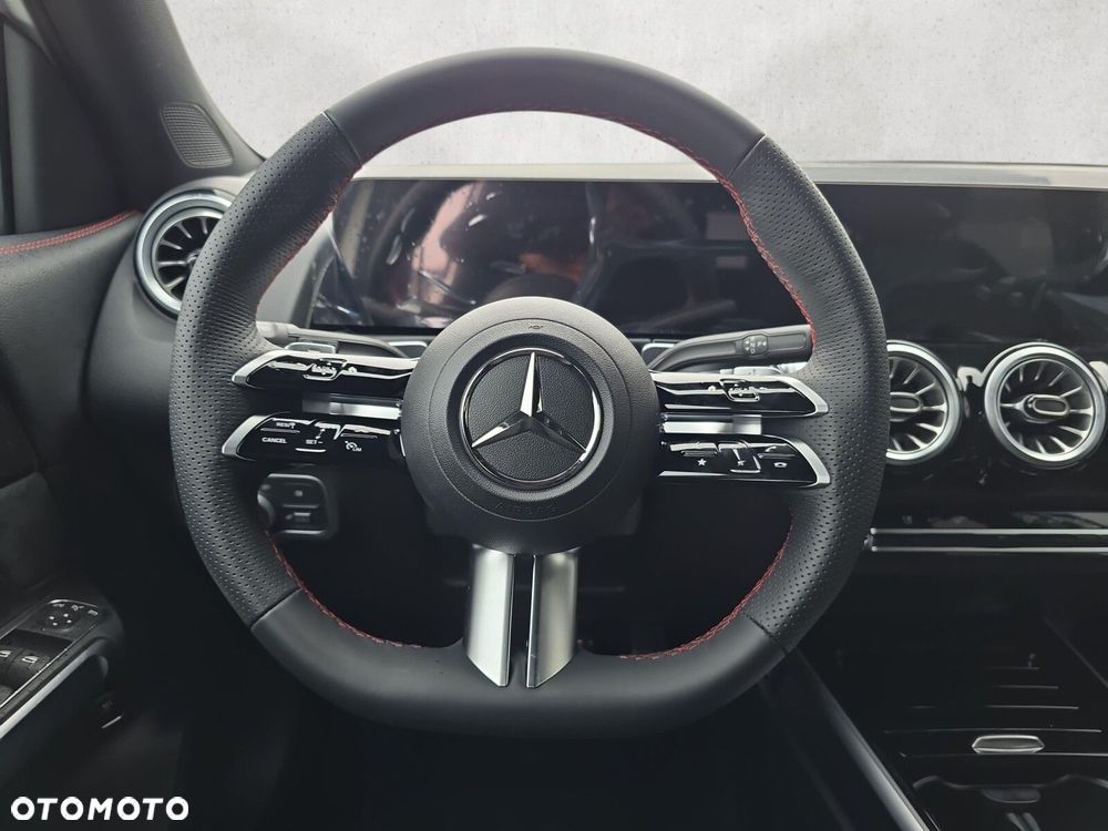 Mercedes-Benz GLB - 15