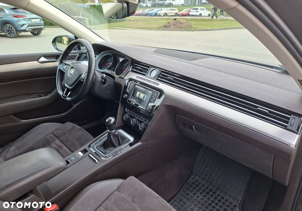 Volkswagen Passat - 17