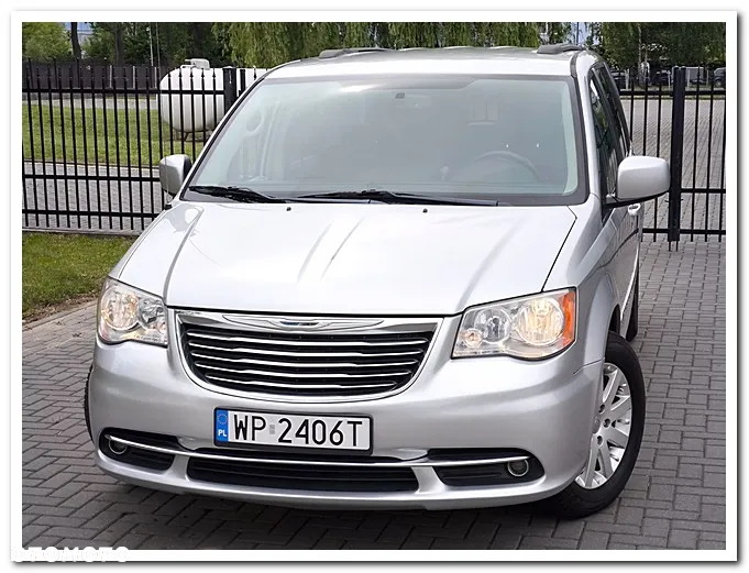 Chrysler Town & Country - 4