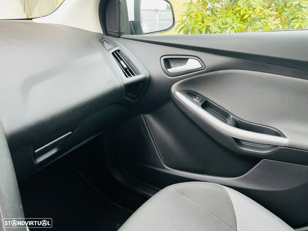 Ford Focus 1.0 SCTi Titanium - 12
