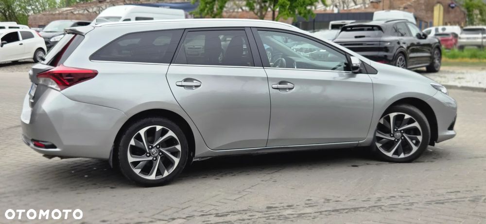 Toyota Auris 1.6 D-4D Design Edition - 15