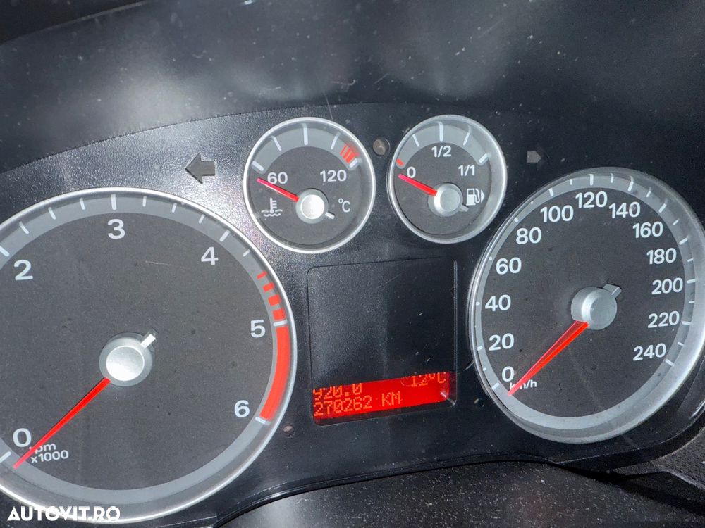 Ford Focus 1.8 TDCI Trend - 6