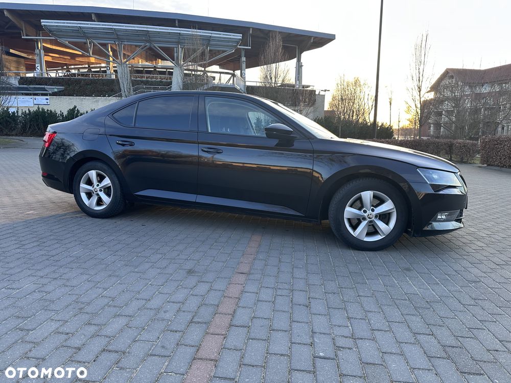 Skoda Superb 2.0 TDI Ambition DSG7 - 4