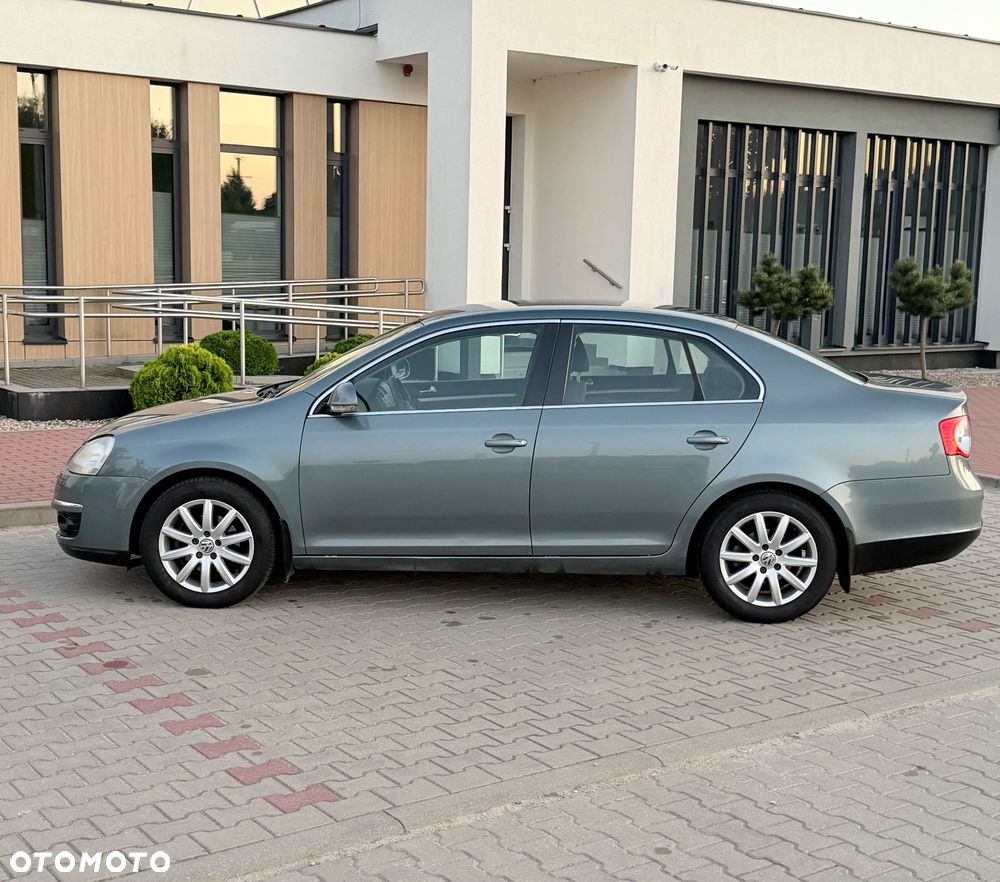 Volkswagen Jetta 1.6 FSI Comfortline - 7
