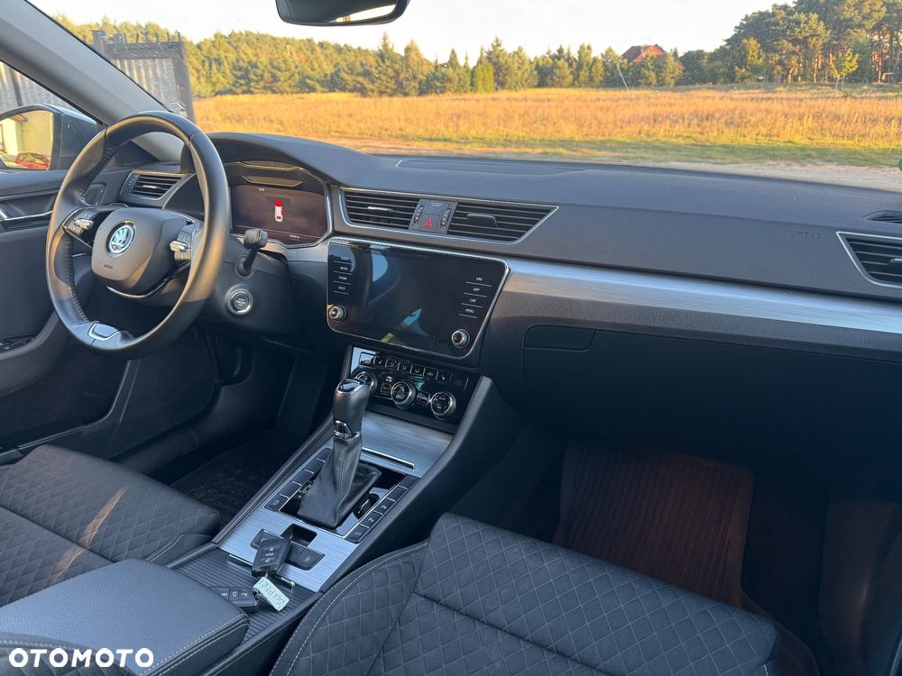 Skoda Superb 2.0 TDI DSG Premium Edition - 16