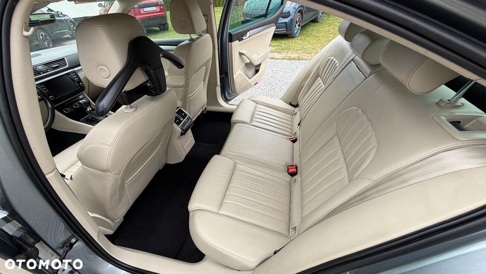 Skoda Superb 2.0 TDI DSG Ambition - 19