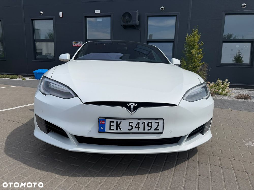 Tesla Model S - 8