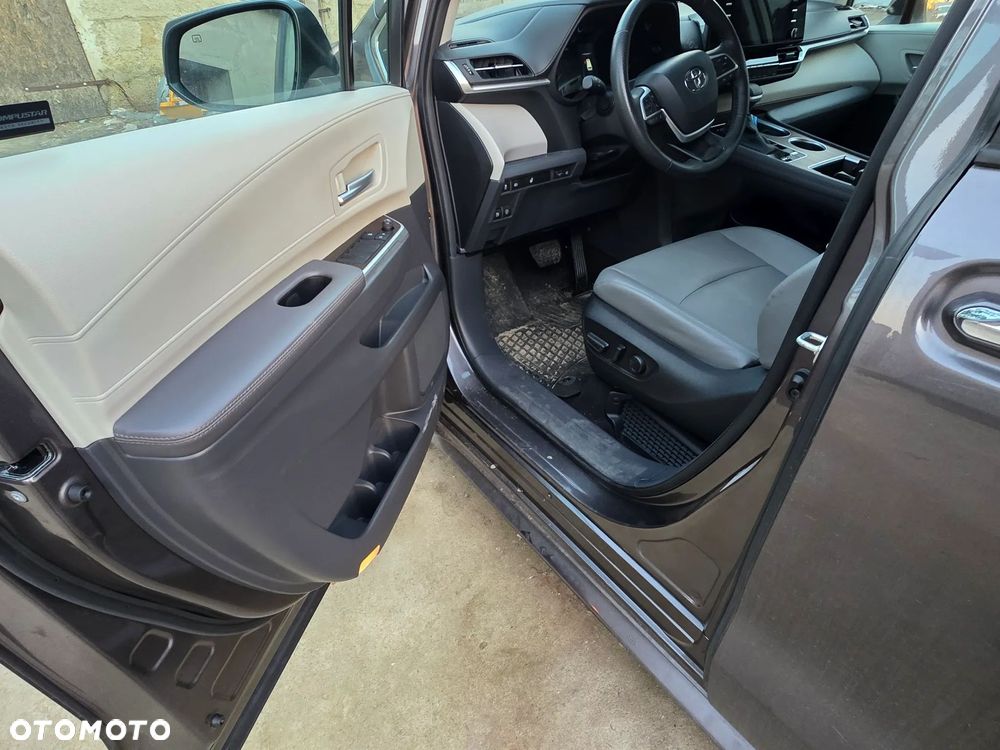 Toyota Sienna - 10