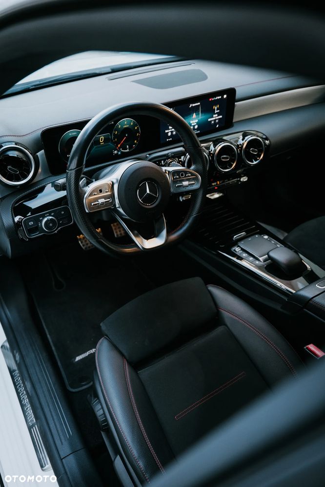 Mercedes-Benz CLA 180 AMG Line 7G-DCT - 17