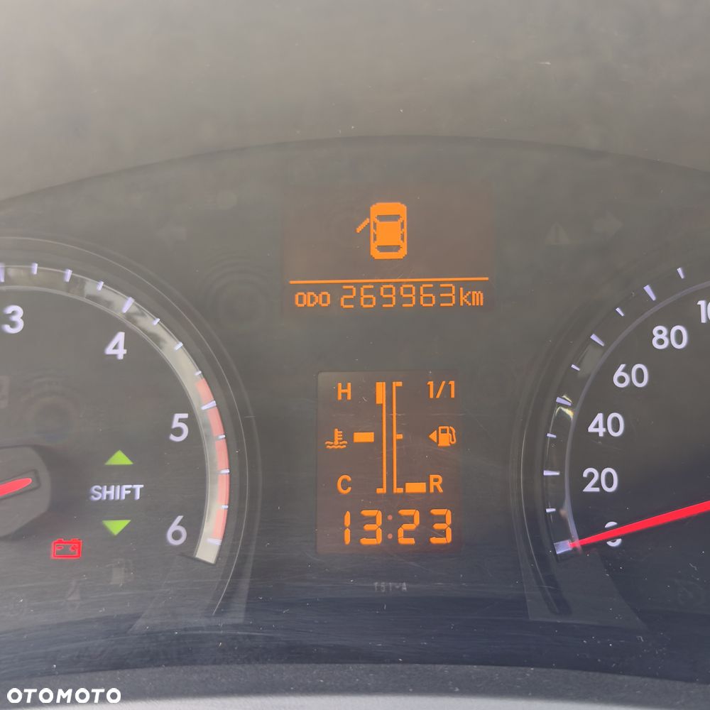 Toyota Avensis - 8