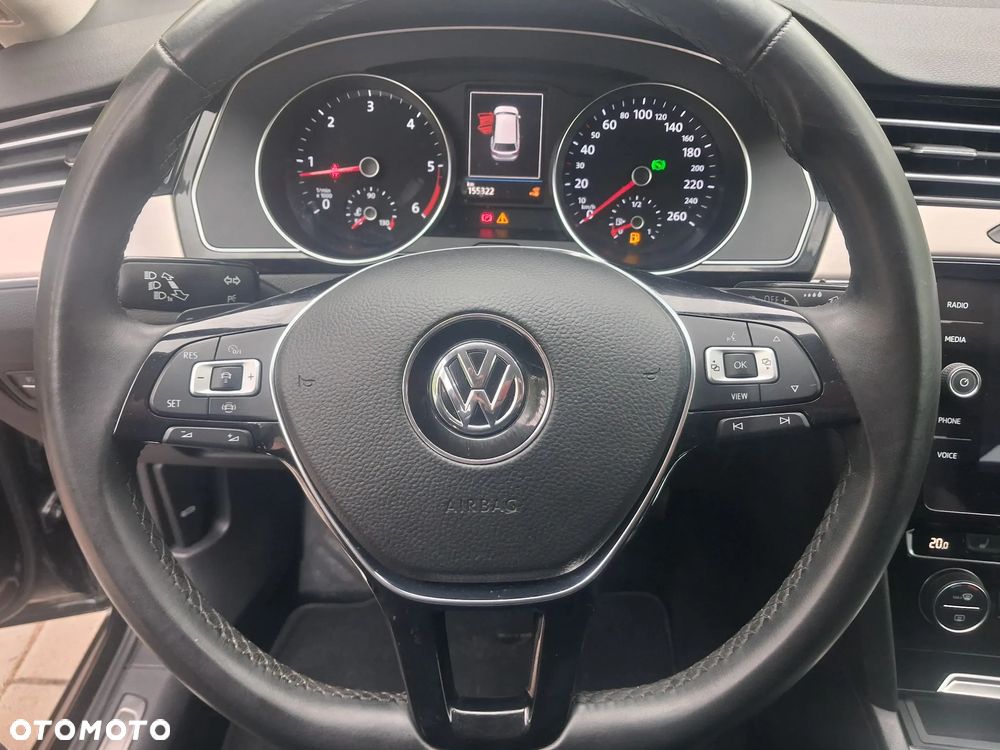 Volkswagen Passat - 30