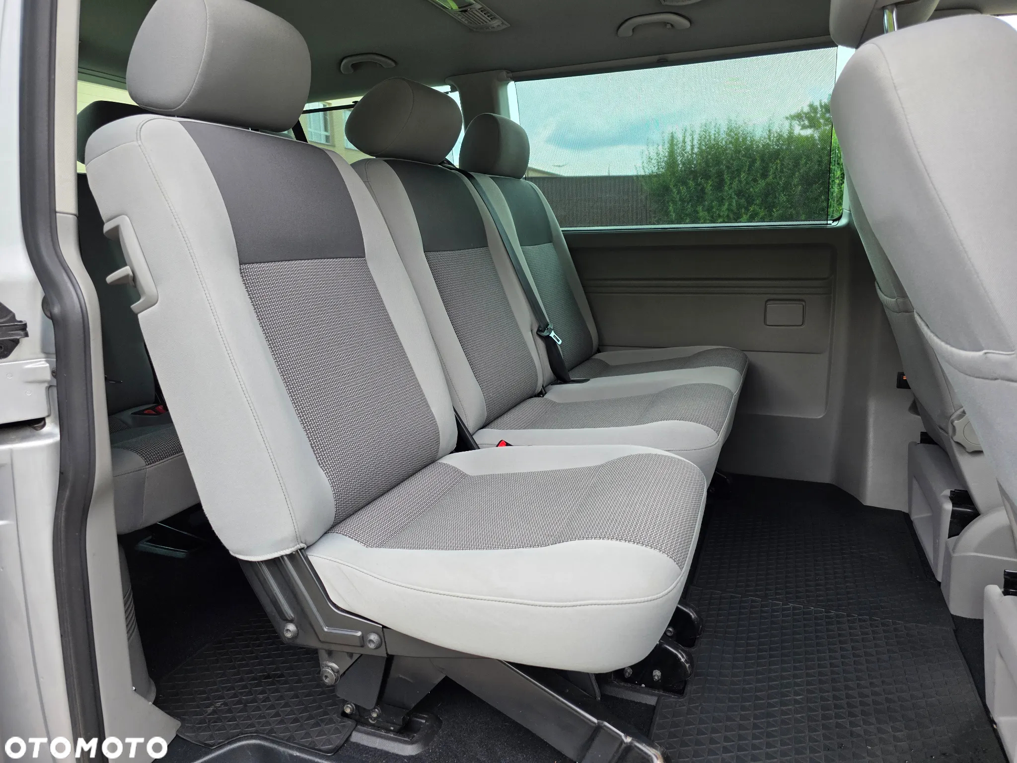 Volkswagen Caravelle - 16