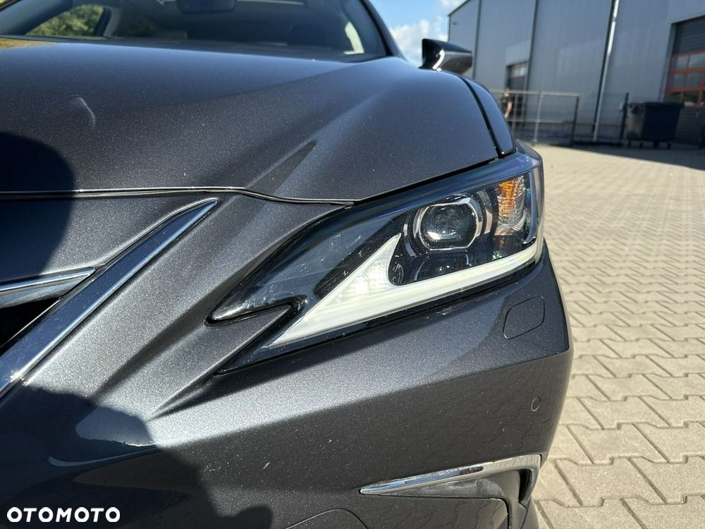 Lexus ES 300h Business Edition - 9