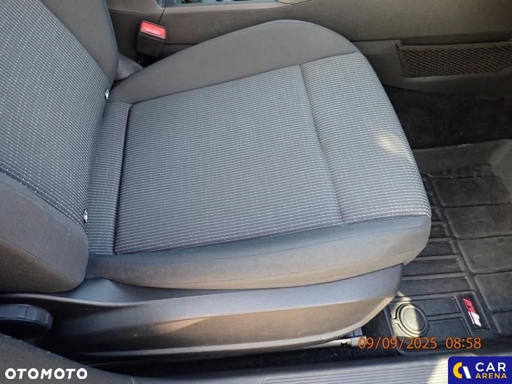 Volkswagen Golf - 22