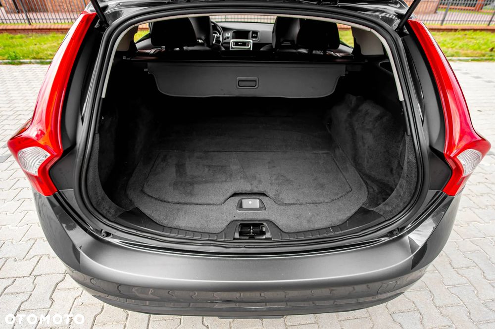 Volvo V60 D5 Geartronic Momentum - 34