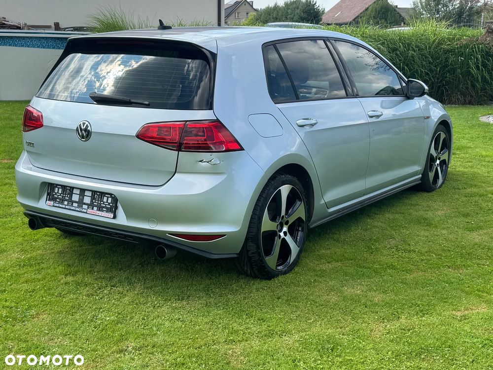 Volkswagen Golf VI 2.0 TSI GTI - 6