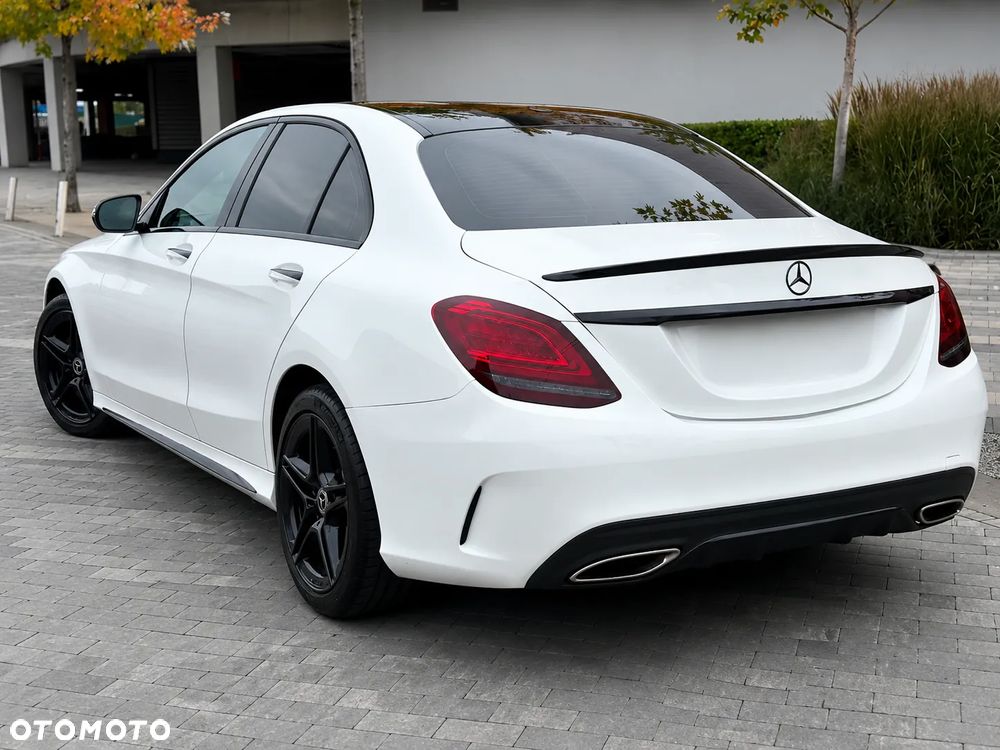 Mercedes-Benz Klasa C 300 9G-TRONIC AMG Line - 3