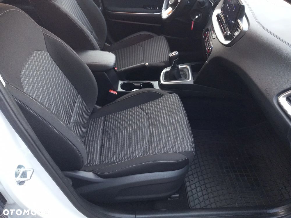 Kia Ceed 1.5 T-GDI M - 29