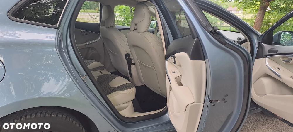 Volvo V40 T3 Geartronic Momentum - 23