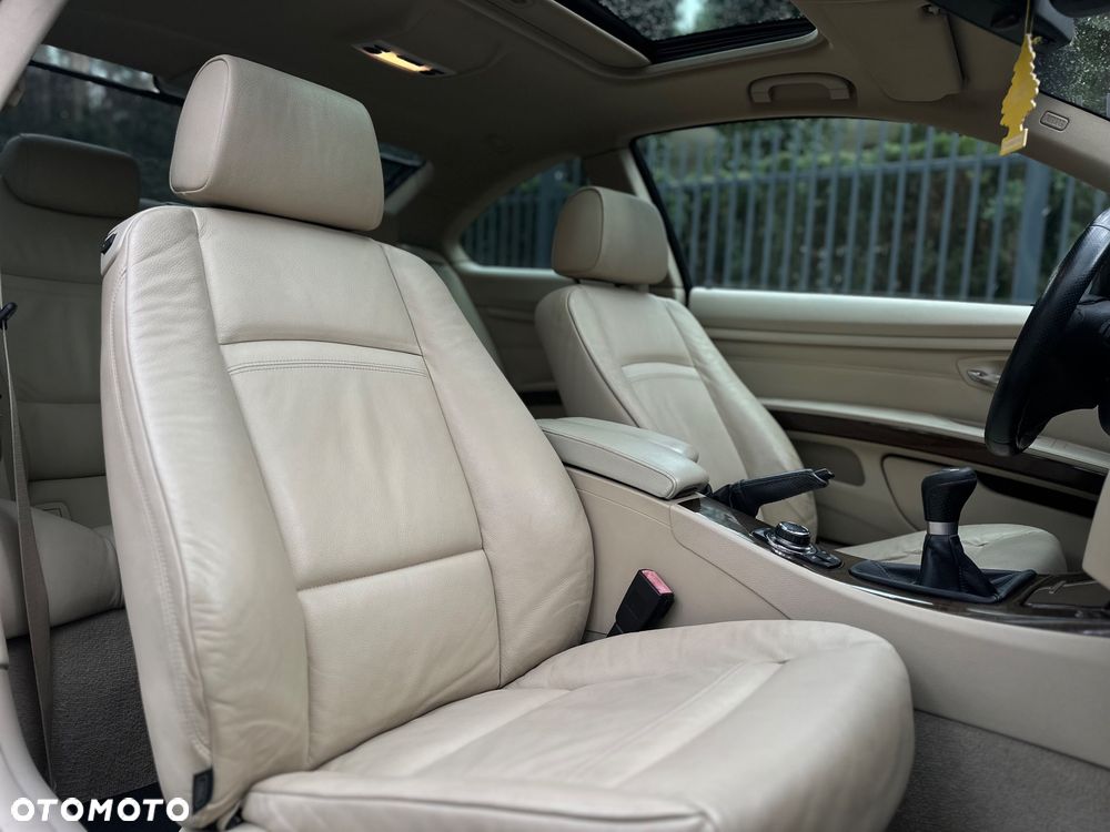 BMW Seria 3 330xi - 14