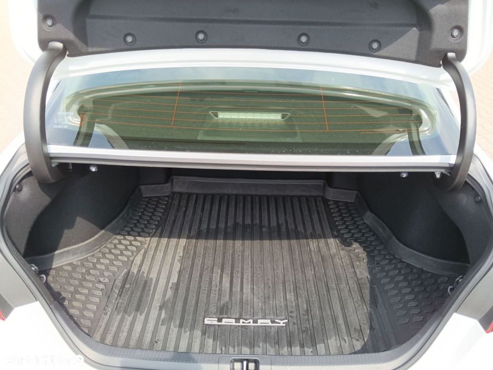Toyota Camry 2.5 Hybrid Comfort CVT - 12