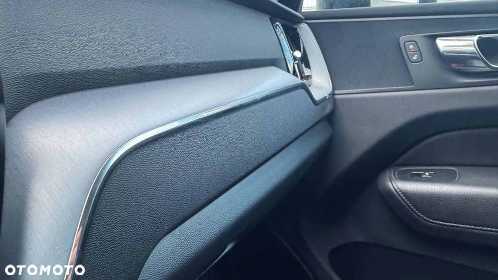 Volvo XC 60 D4 Momentum Pro - 30