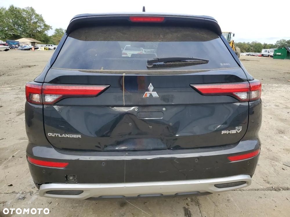 Mitsubishi Outlander - 6