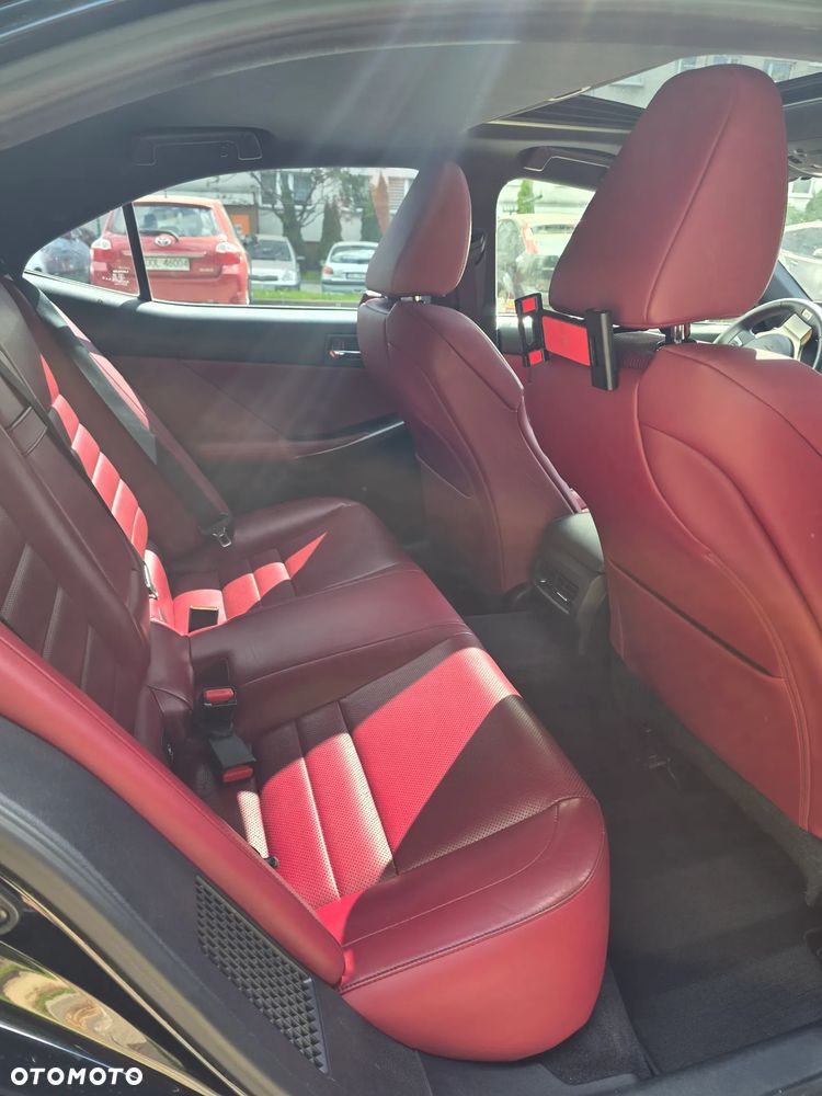 Lexus IS 300h F Sport - 9