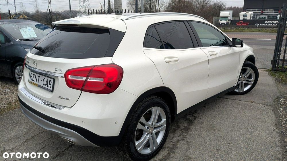 Mercedes-Benz GLA - 11