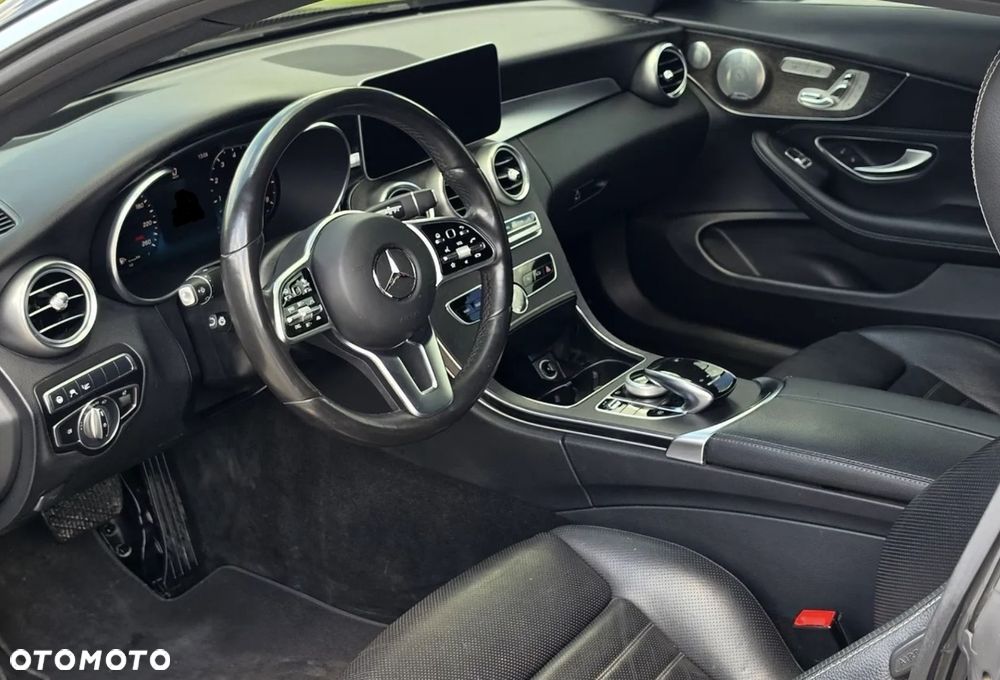 Mercedes-Benz Klasa C 300 9G-TRONIC AMG Line - 15