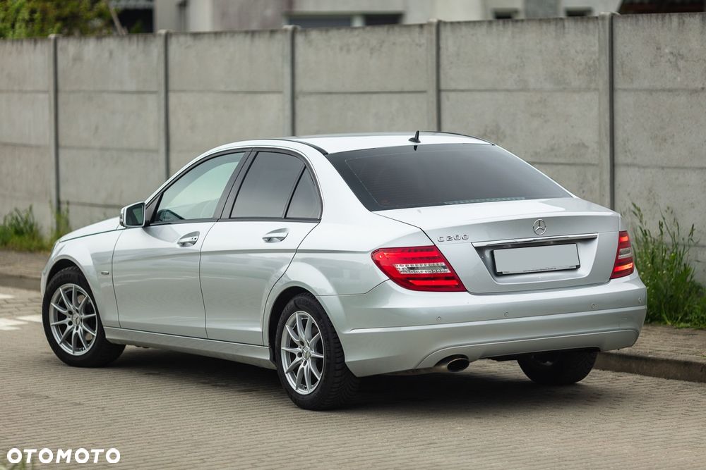 Mercedes-Benz Klasa C 200 CGI BlueEff Elegance - 16