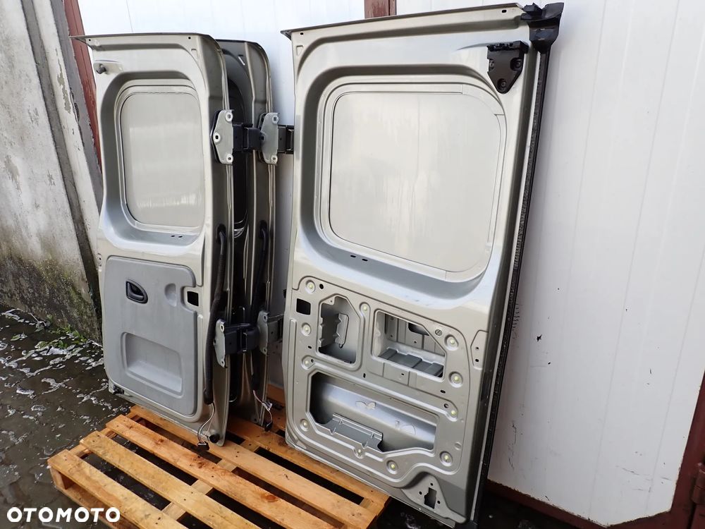 Trafic 2 VivaroA Primastar Tylne Drzwi - 5