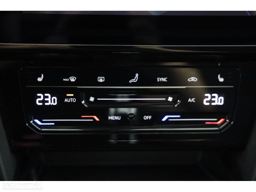 VW Passat Variant - 24