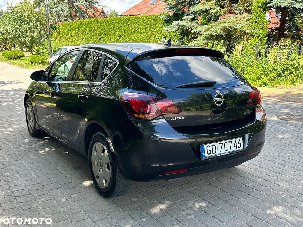 Opel Astra 1.6 Design Edition - 4
