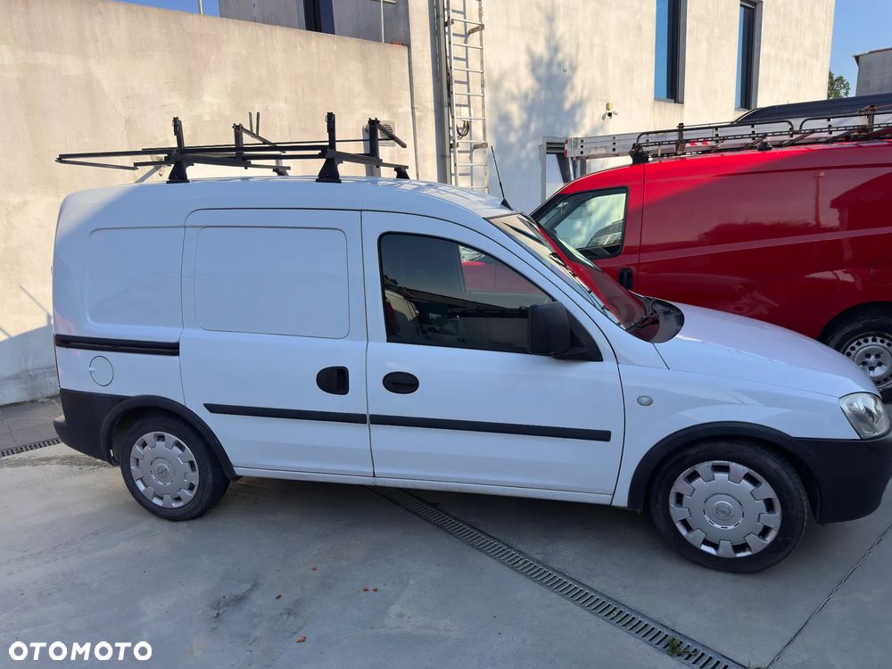 Opel COMBO - 1
